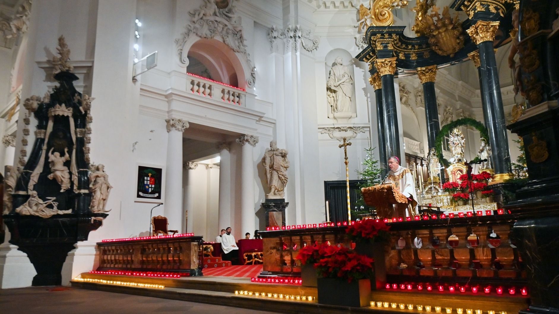 Bischof Gerber predigt an Heiligabend zu zentralen christlichen Werten. Alle Bilder: Bistum Fulda / Dr. Arnulf Müller