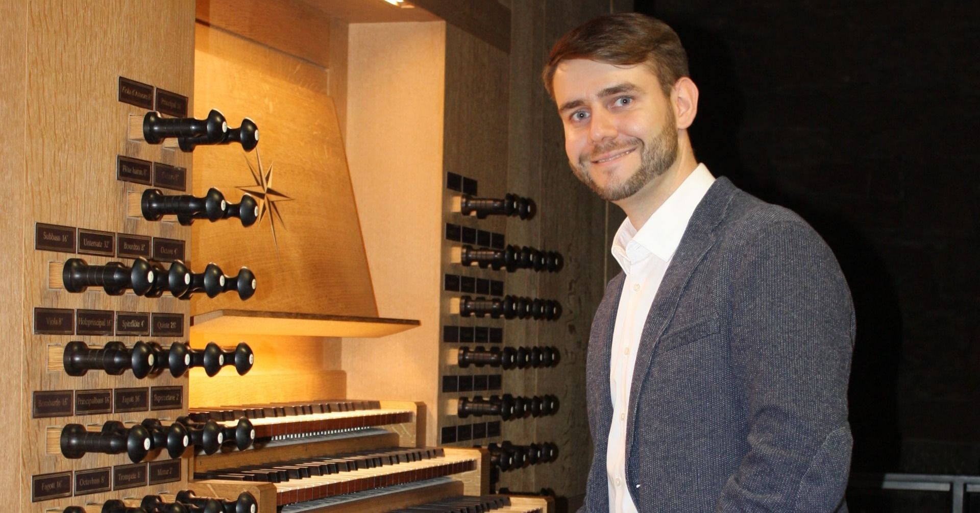 Der Kirchenmusiker Max Deisenroth ist neuer Domorganist des Bistums Fulda. Er tritt die Nachfolge von Hans-Jürgen Kaiser an. Foto: Max Deisenroth/Rebekka Zachner  