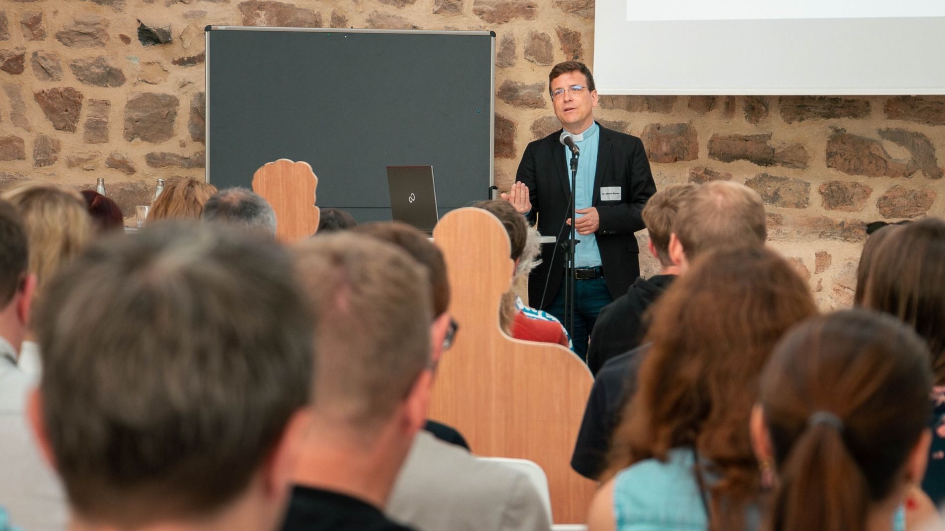 Der Fuldaer Generalvikar Dr. Martin Stanke betonte in seiner Begrüßung die besondere Bedeutung der Präventionsarbeit. 